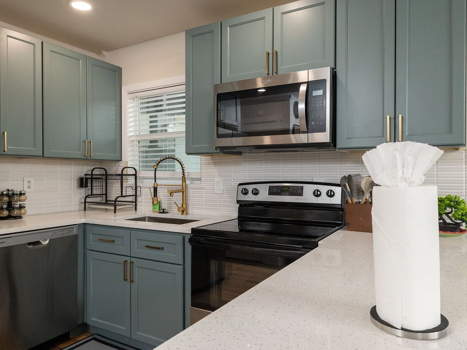 4 bed, 1254 sqft, $3,900 — Photo 3