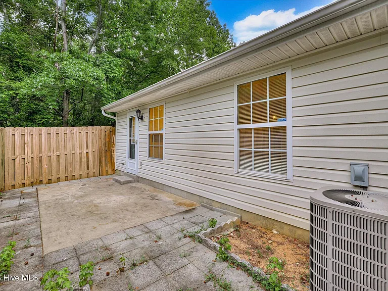 301 Beech Ln — Photo 40