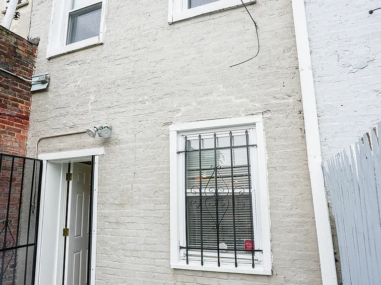 349 S Woodyear St — Photo 12