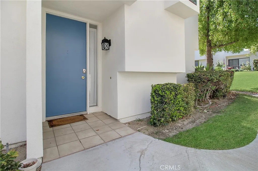 3 bed, 3.0 bath, 1348 sqft, $2,650 — Photo 2