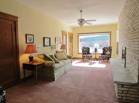 4th image of 79 Belden St