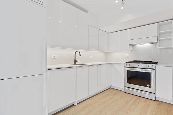 Rented by Greystar | media 11