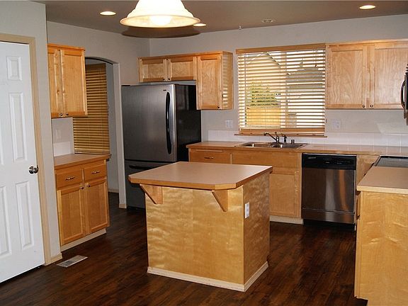 4th image of 16616 Rainier View Dr SE