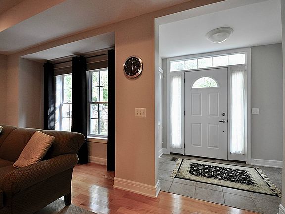 3rd image of 680 Oakwood Ave APT B