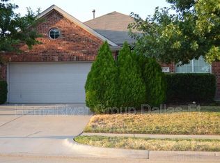 511 Grayson Ln, Lake Dallas, TX 75065