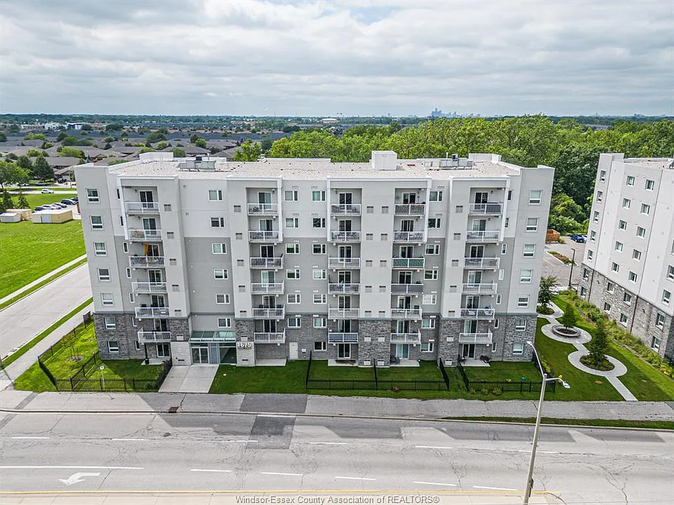 1675 Banwell Rd #507