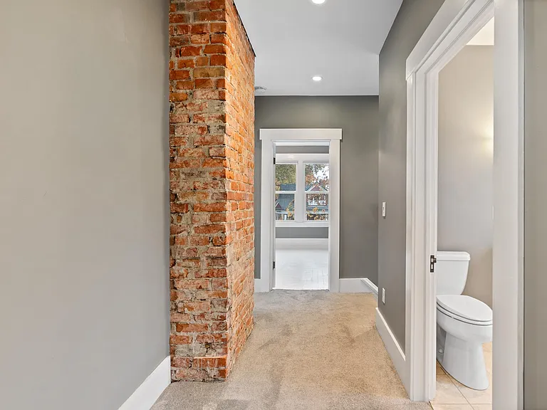 1728 W 11th Ave — Photo 15