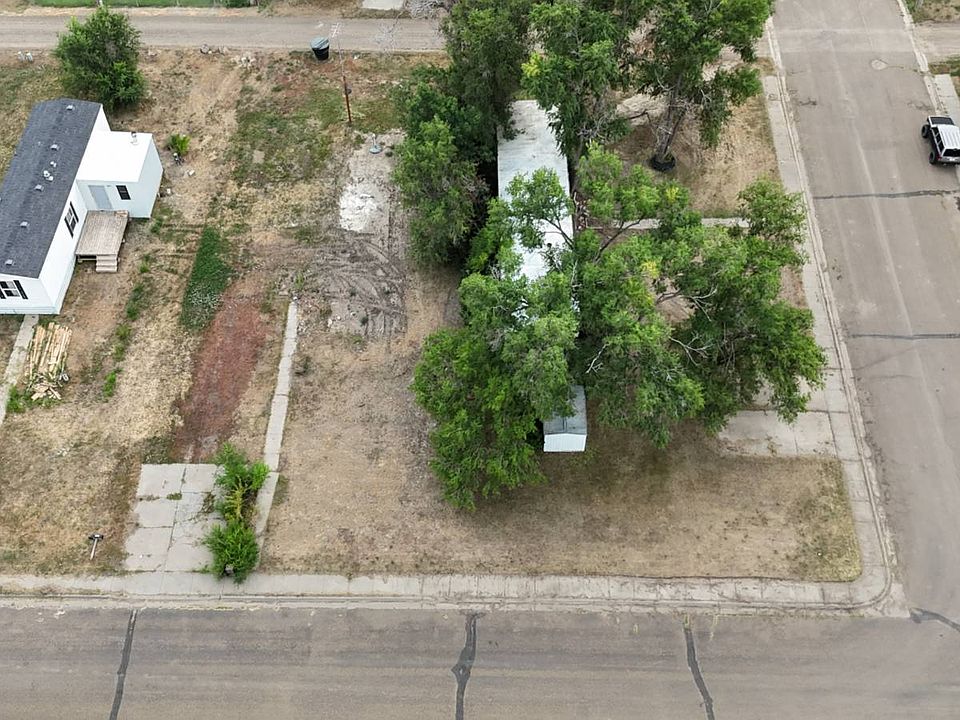2nd image of 805 4th St NE
