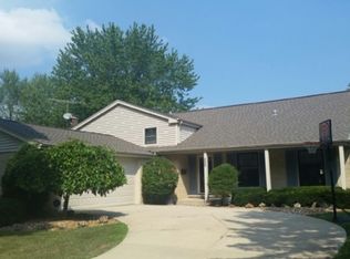 3027 N Wilshire Ln, Arlington Heights, IL 60004