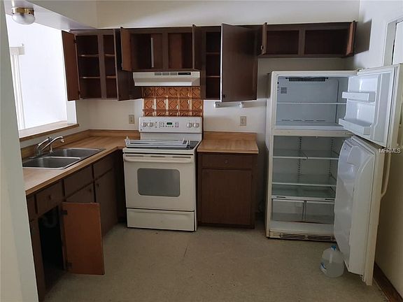 3rd image of 620 Emerald Ave APT 2