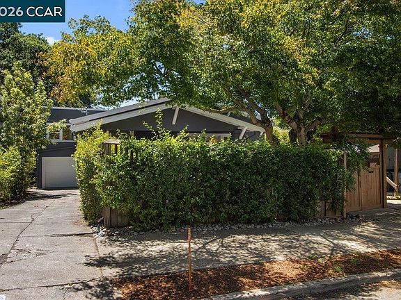 3rd image of 1310 Carlotta Ave