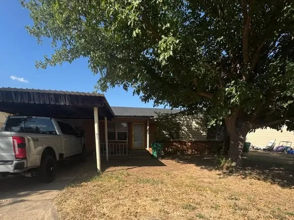 11 Elbert Hts, Quanah, TX 79252
