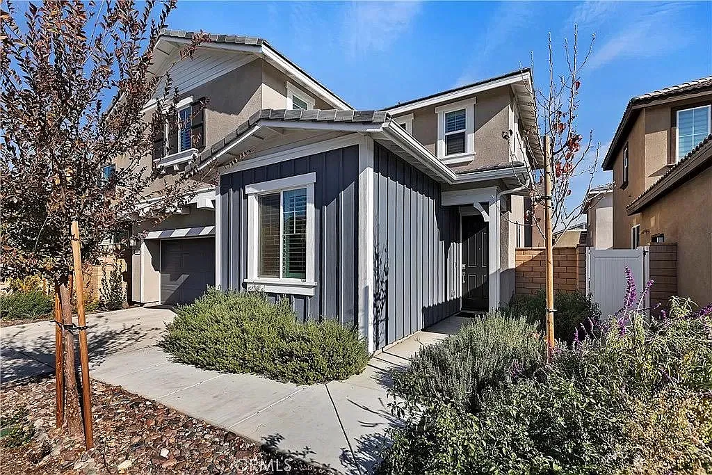 4 bed, 1864 sqft, $3,650 — Photo 3