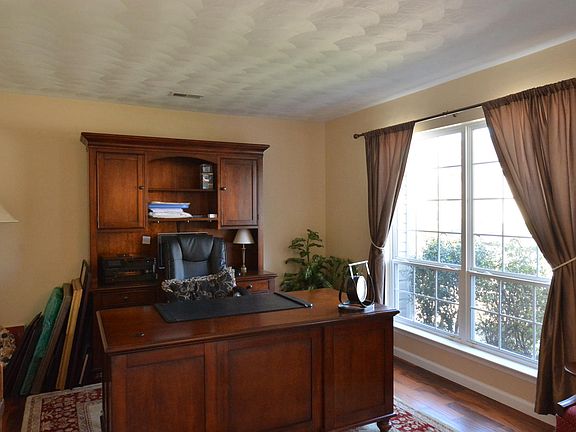 2nd image of 3048 Clarke Dr