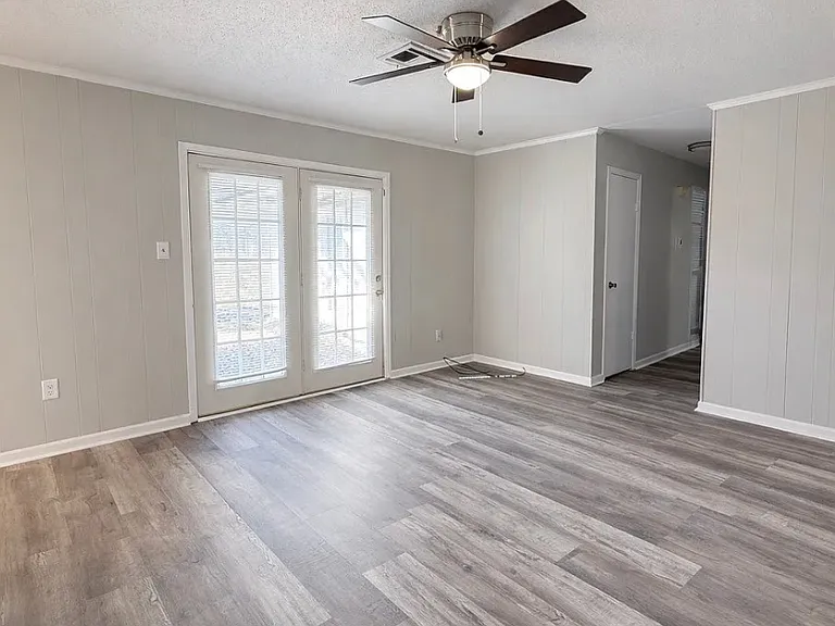 341 N Burbank Dr — Photo 11
