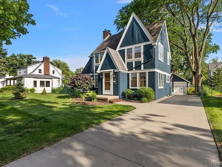 2136 Dorchester Rd — Photo 2