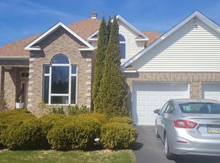 906 Parkview Rd, Moscow, PA 18444