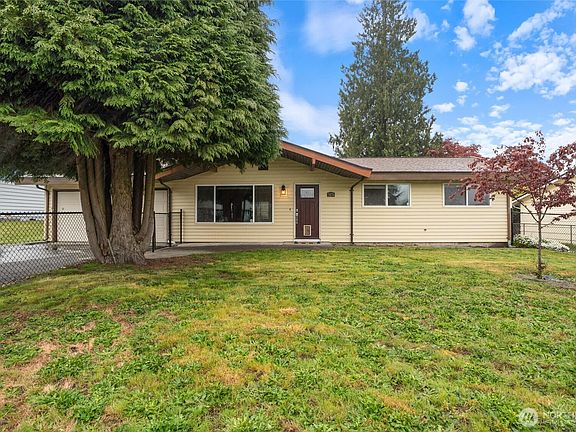 3rd image of 3876 NE Pinecone Drive