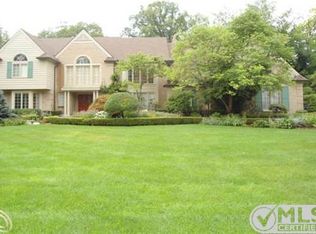 4669 Ravine Dr, Bloomfield Hills, MI 48301