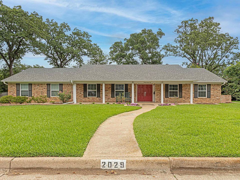 1st image of 2029 Montrose Dr