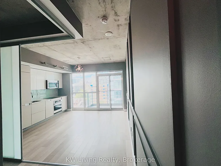 210 Simcoe St #912 — Photo 9