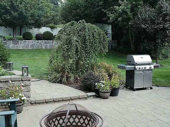 5th image of 2280 Edward Ln
