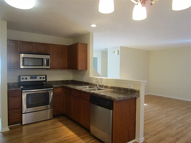5964 Keensburg Dr — Photo 3