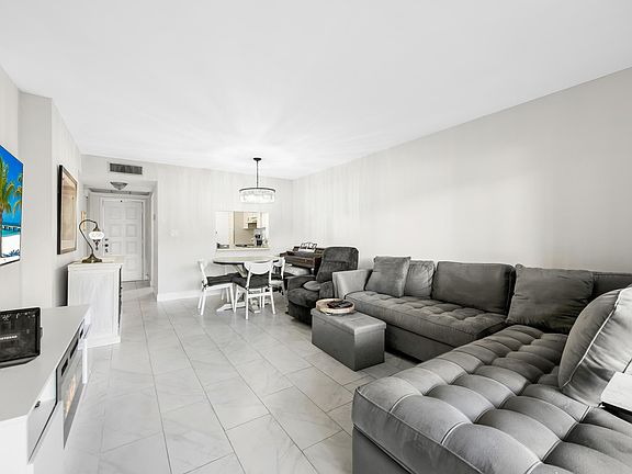 5th image of 3039 Carambola Cir Circle #3039