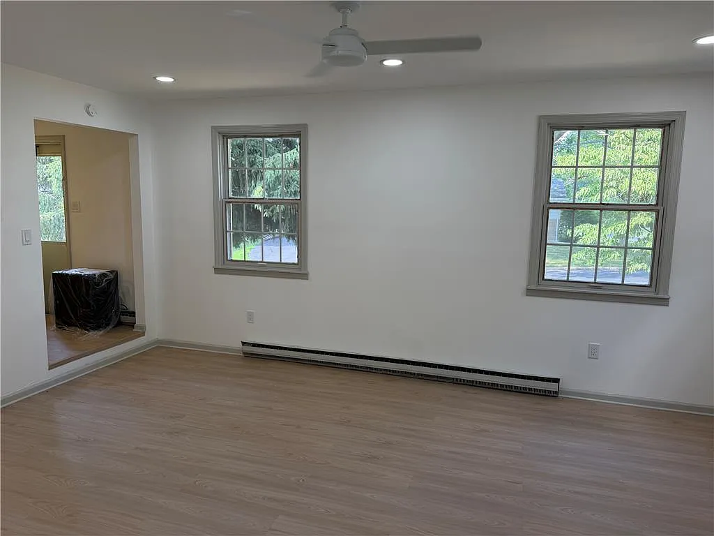 3 bed, 2.0 bath, 2340 sqft, $3,000 — Photo 3