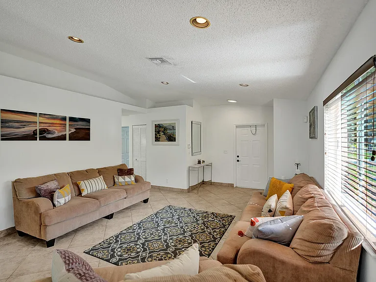 1245 SW 46th Way — Photo 9