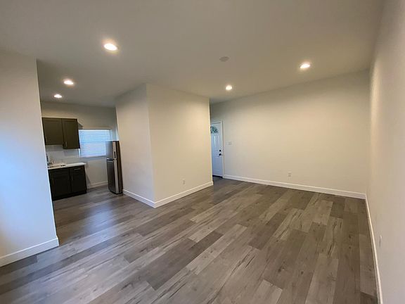 2nd image of 1441 Edgecliffe Dr #24