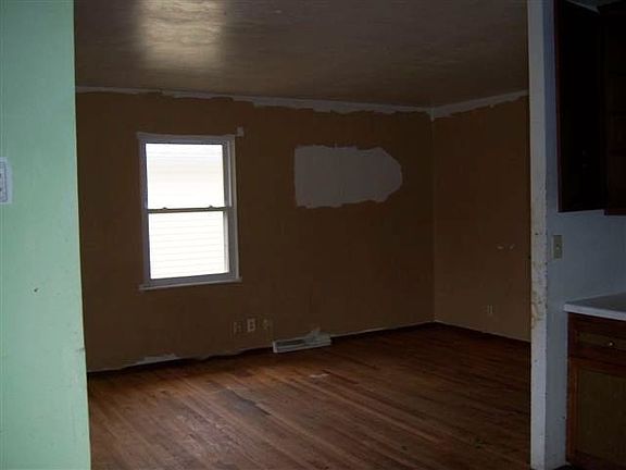 3rd image of 5905 N Wacker Dr
