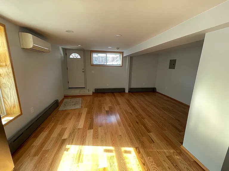 2544 Yates Ave — Photo 9