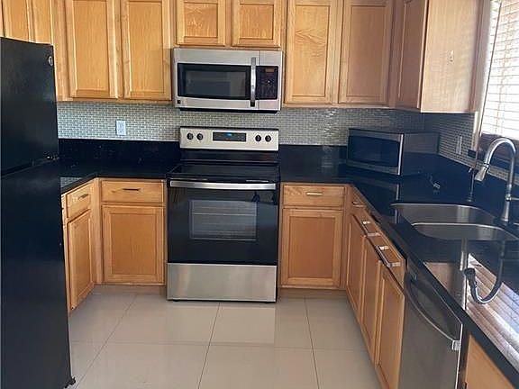 3rd image of 3504 Santa Inez Cir