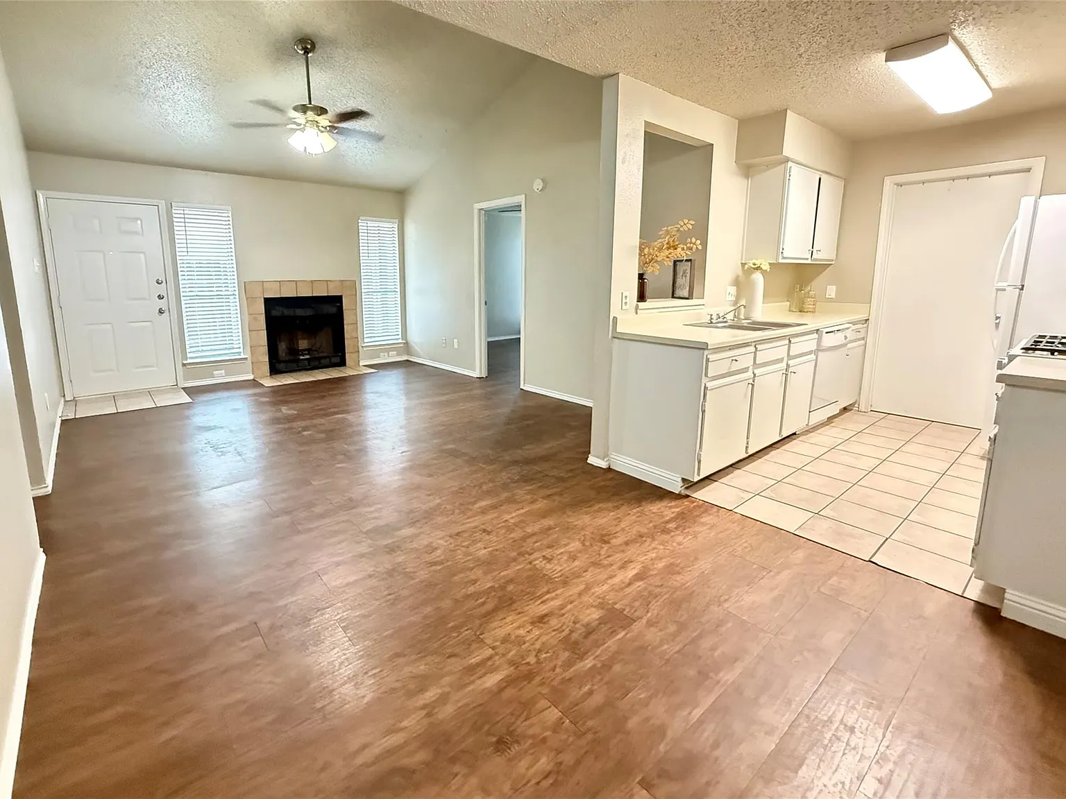 3 bed, 2.0 bath, 1106 sqft, $1,575 — Photo 1