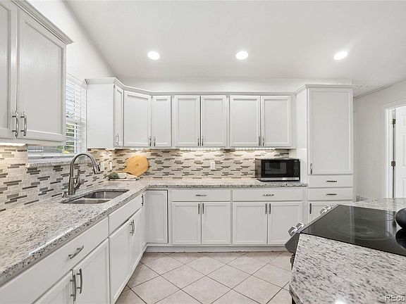 5th image of 993 S Oakland Court