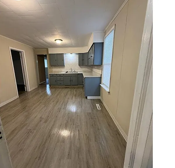 1110 Camden St — Photo 9