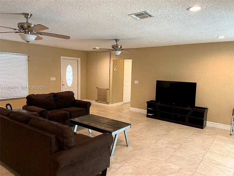 6407 SW 5th St — Photo 10