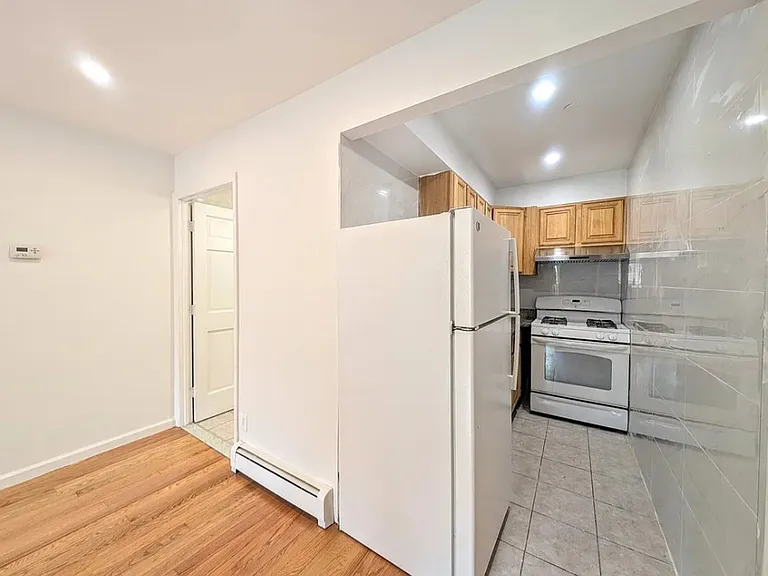 772 52nd St #2F — Photo 3