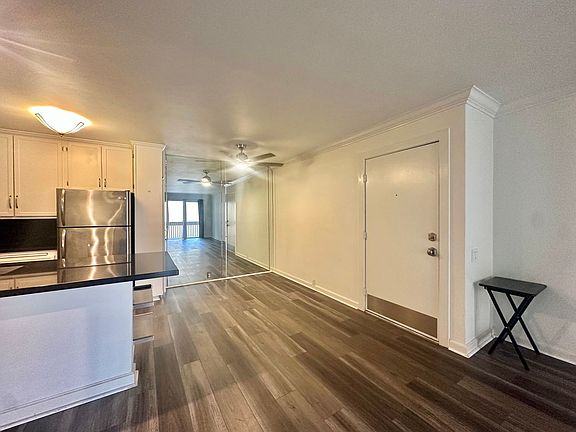 4th image of 1855 Diamond St Unit 219