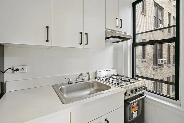 Rented by Cooper & Cooper Real Estate | media 6