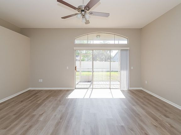 4th image of 3720 Hollow Wood Dr
