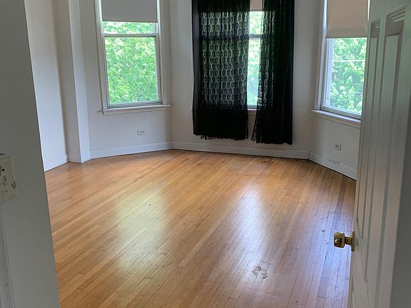 3rd image of 3556 W Wrightwood Ave