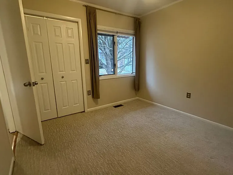 329 Shenandoah Cir — Photo 12
