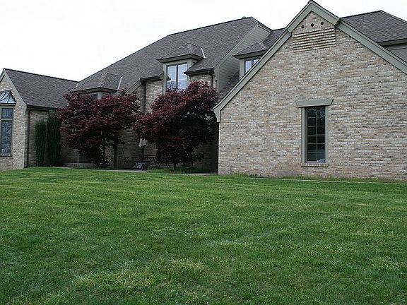 2nd image of 3900 Bridgewood Cir