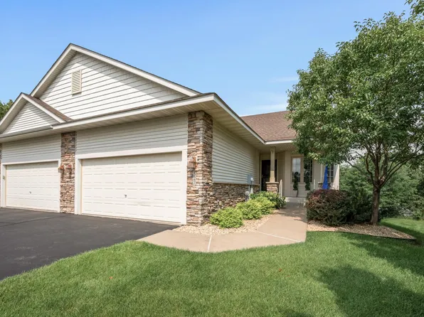 327 Summer Pl E, Maplewood, MN 55117