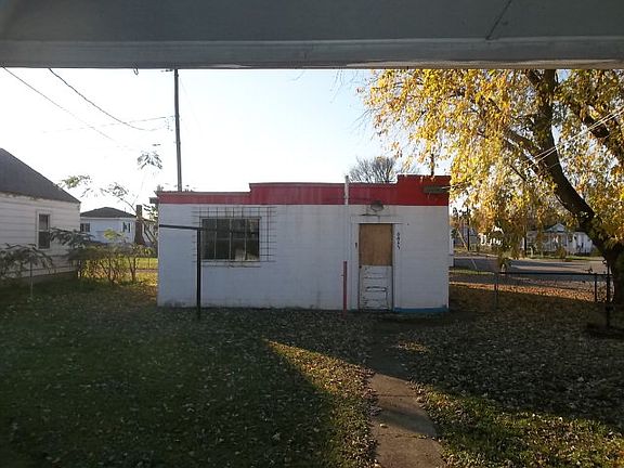 5th image of 882 Dayton St