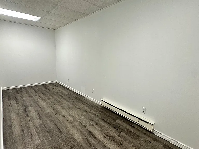 206 Carlton St #B105 — Photo 3