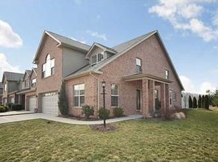 6000 Elizabeth Ln, Lawrence, PA 15055