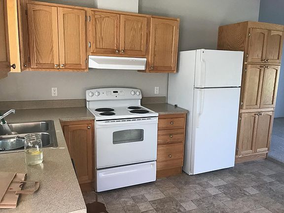 Kitchen is very clean with stainless sink, refridgerator, ov